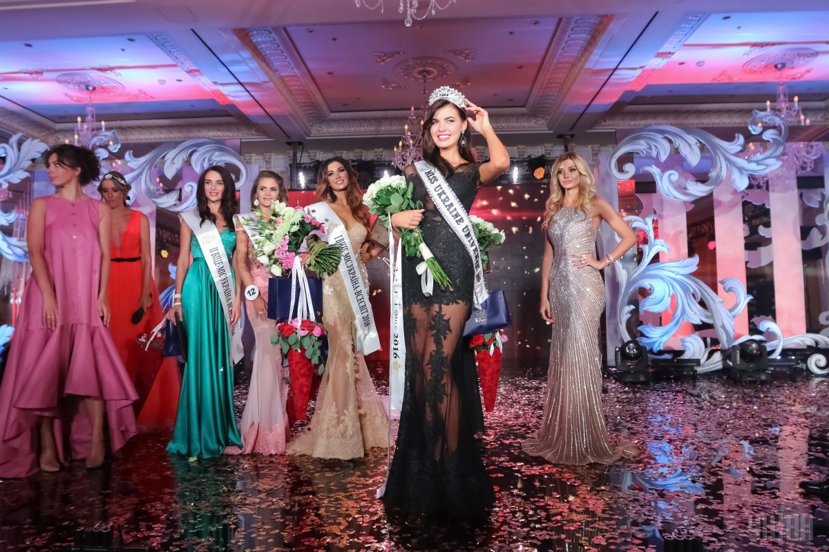 Победительница конкурса красоты "Мисс Украина Вселенная-2016" 18-летняя Елена Сподынюк